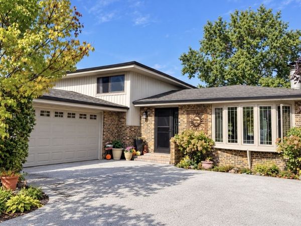 8740 W 99th Street, Palos Hills, IL 60465