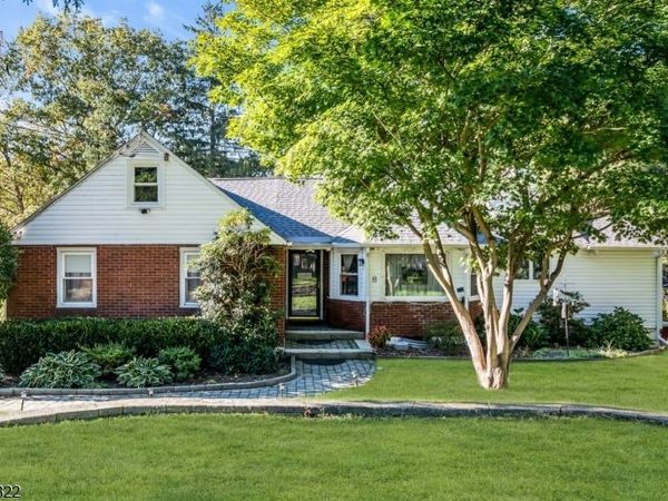 8 Lakeview Ct, Jefferson, NJ 07438