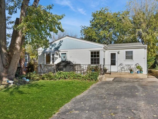 16 W Oak Street , Lake In The Hills, IL 60156