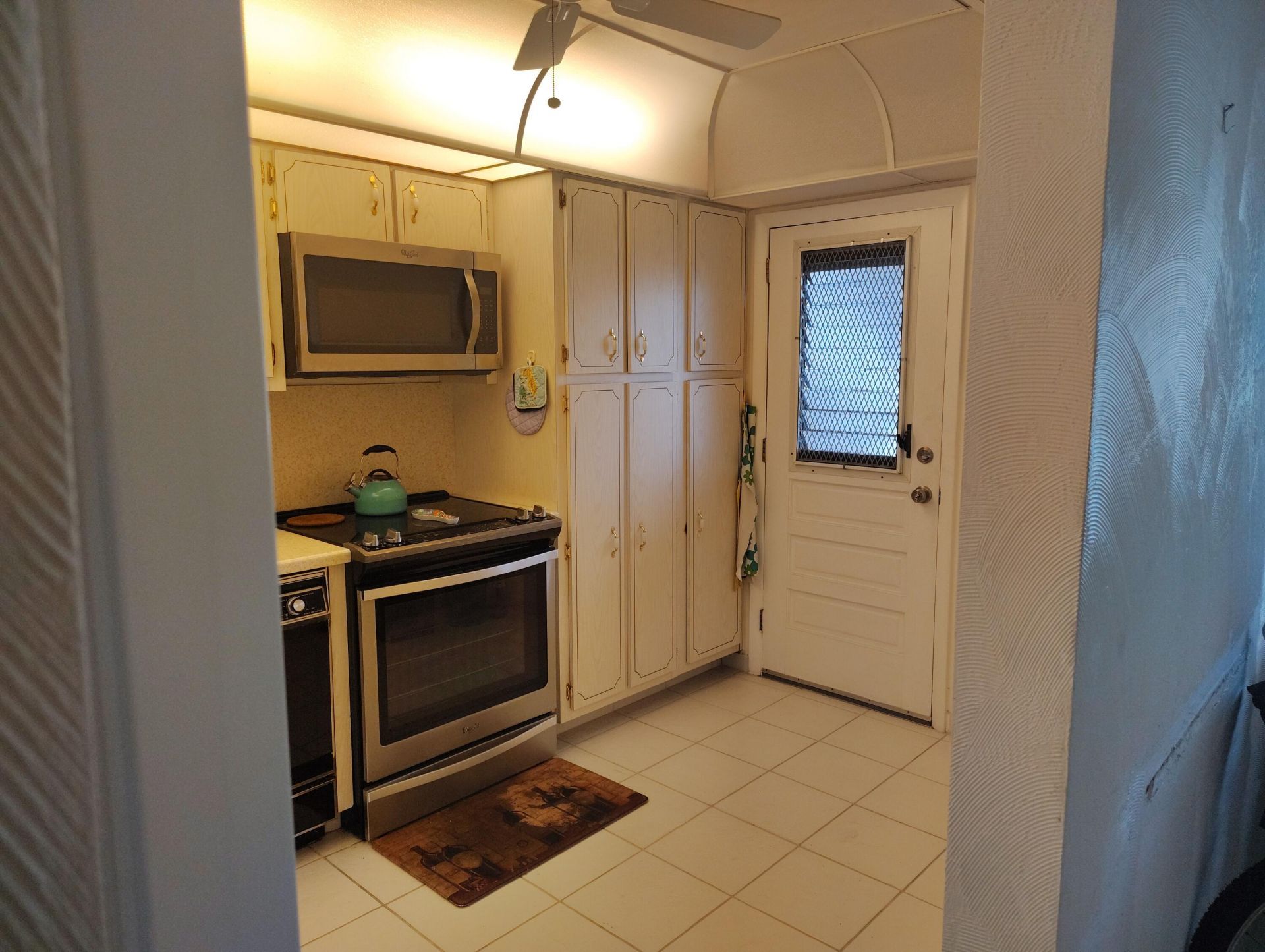 3001 NW 46th Avenue, Unit 301, Lauderdale Lakes, FL 33313 Photo