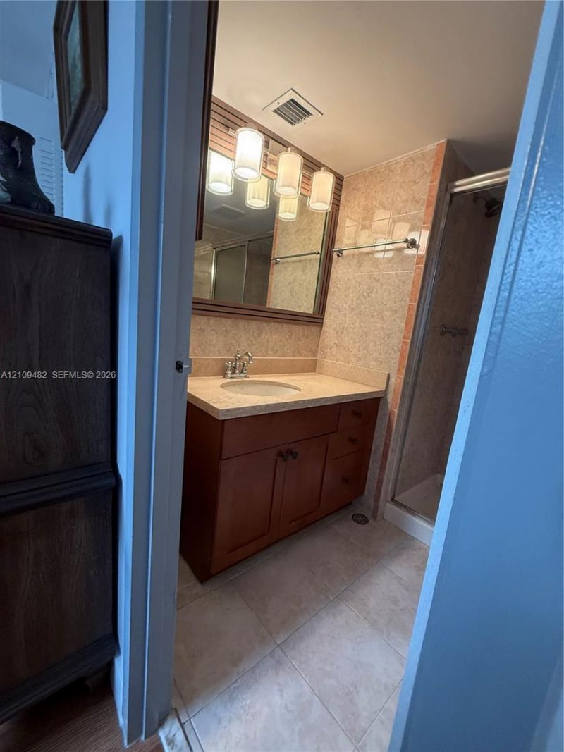 2811 Somerset Dr , Unit 200, Lauderdale Lakes, FL 33311 Photo