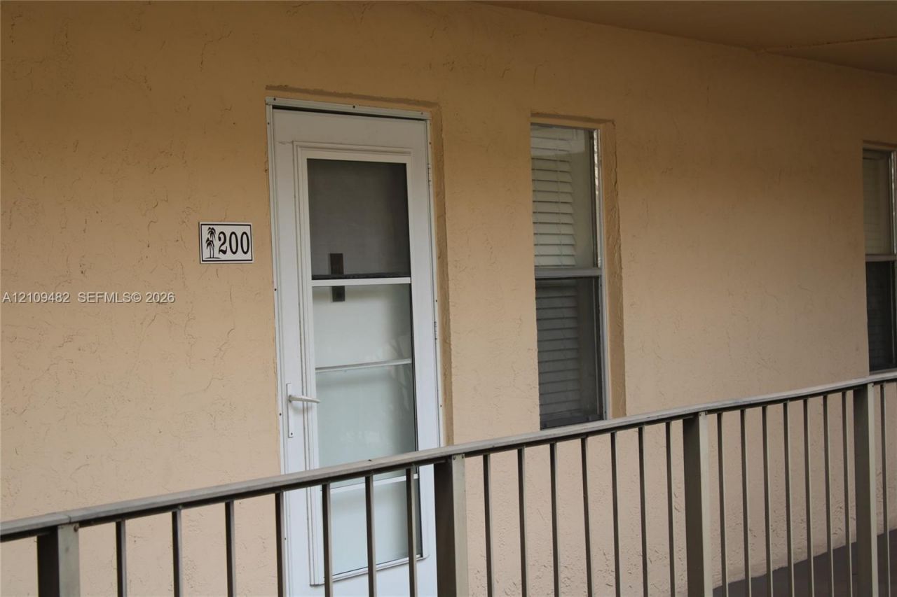 2811 Somerset Dr , Unit 200, Lauderdale Lakes, FL 33311 Photo