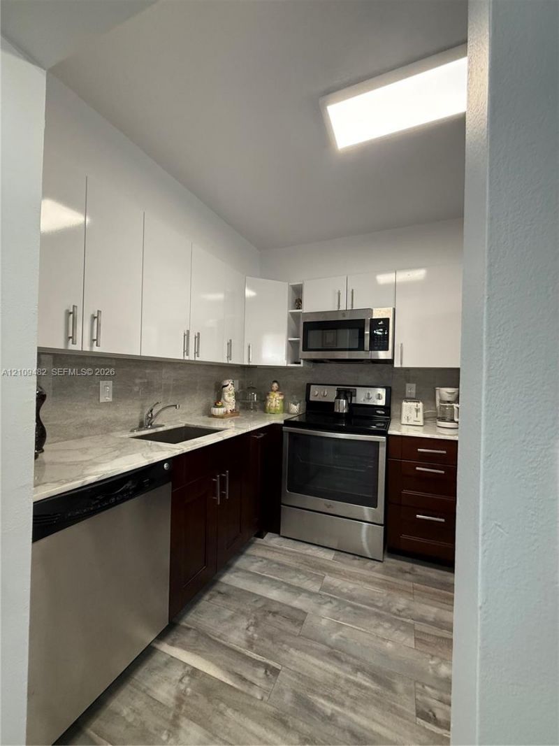 2811 Somerset Dr , Unit 200, Lauderdale Lakes, FL 33311 Photo