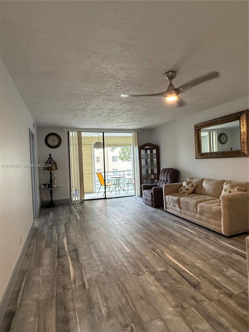 2811 Somerset Dr , Unit 200, Lauderdale Lakes, FL 33311 Photo