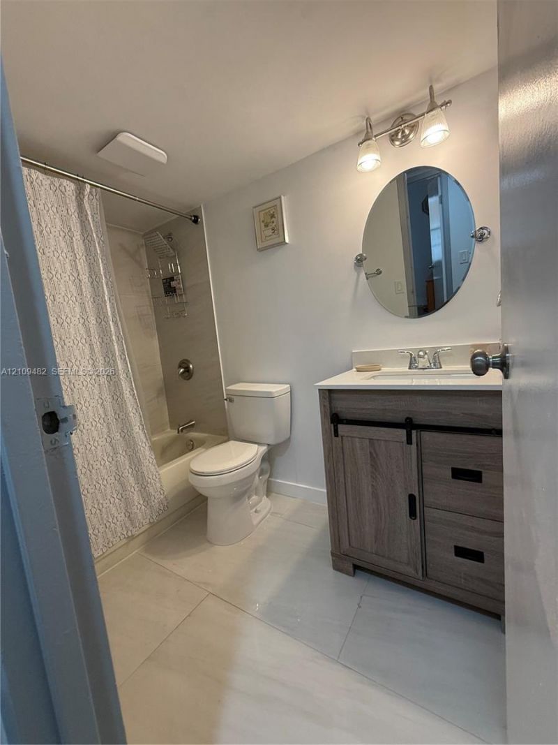 2811 Somerset Dr , Unit 200, Lauderdale Lakes, FL 33311 Photo