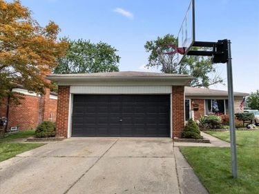 14615 Masonic Boulevard , Warren, Mi 48088