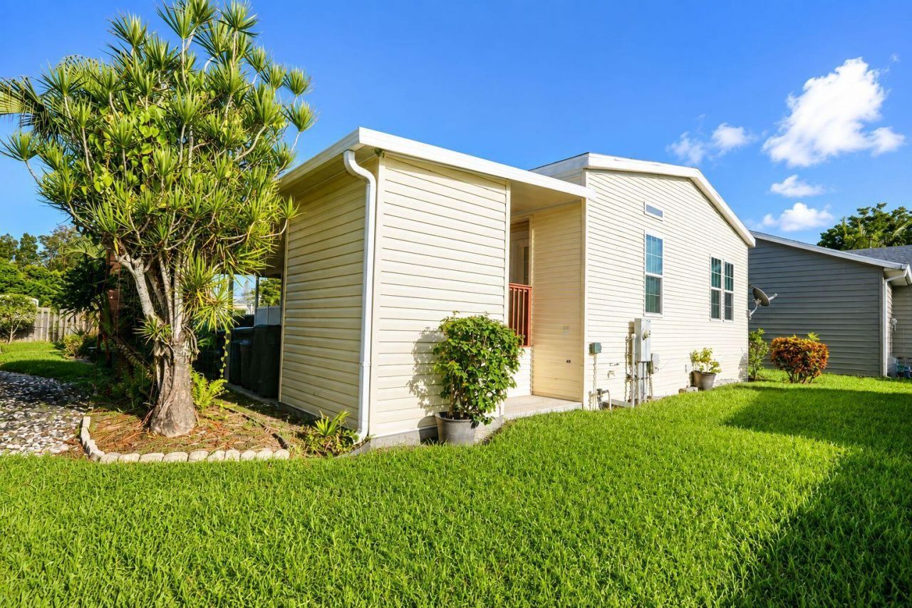 6119 N Ficus Lane, Atlantis, FL 33462 Photo