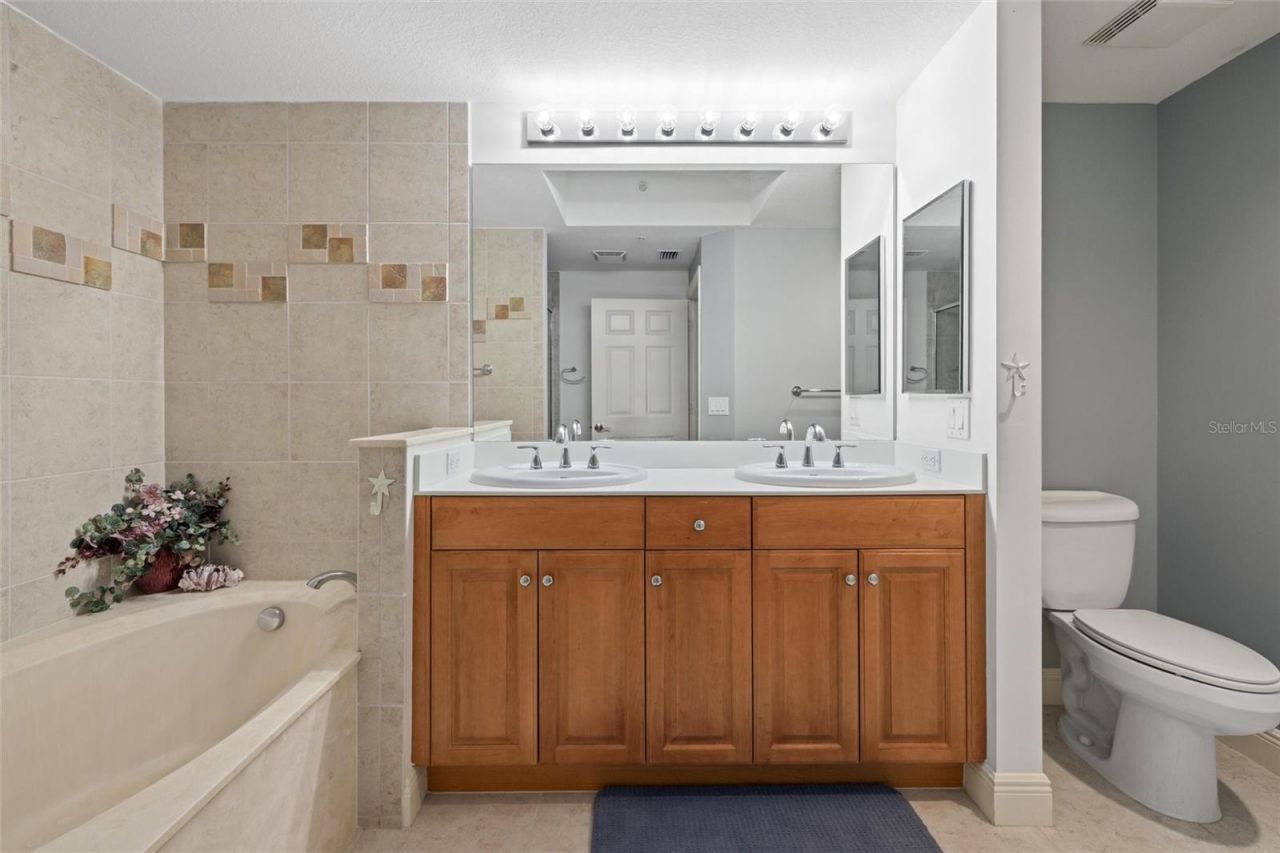 800 N Tamiami Trail , Unit 103, Sarasota, FL 34236 Photo