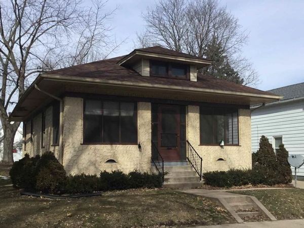 818 14th Avenue S, Clinton, IA 52732