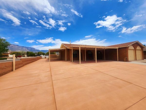 8620 Liberty Drive NE, Albuquerque, NM 87109
