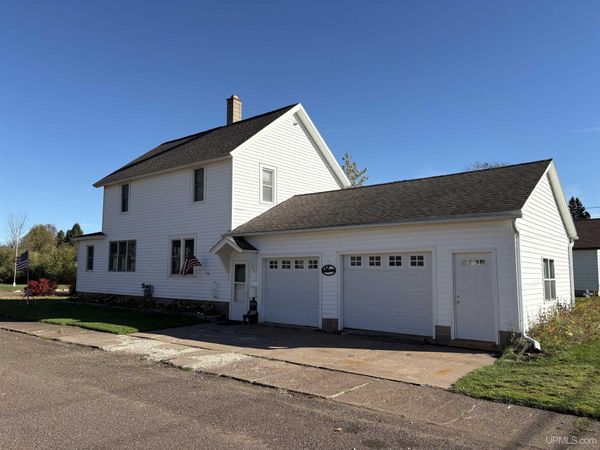 1202 E Pierce Street, Wakefield, MI 49968
