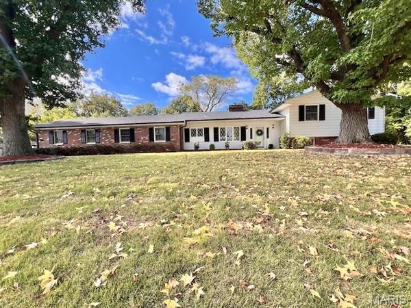 4904 Paris Drive , Godfrey, IL 62035