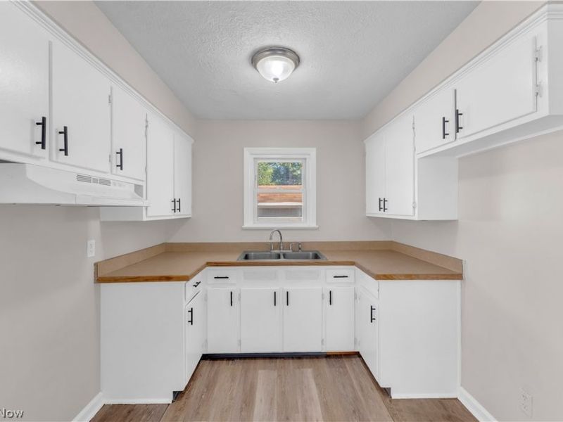 755 E 249th Street , Euclid, OH 44123 Photo 10