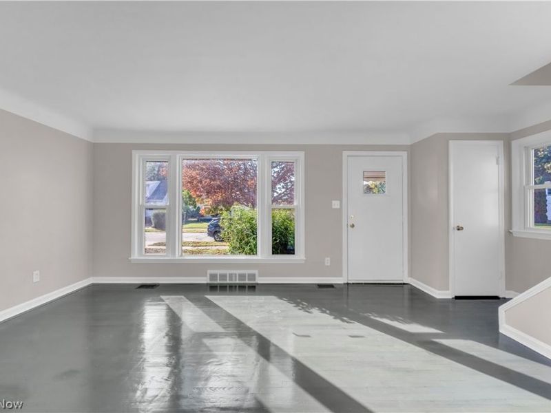 755 E 249th Street , Euclid, OH 44123 Photo 3