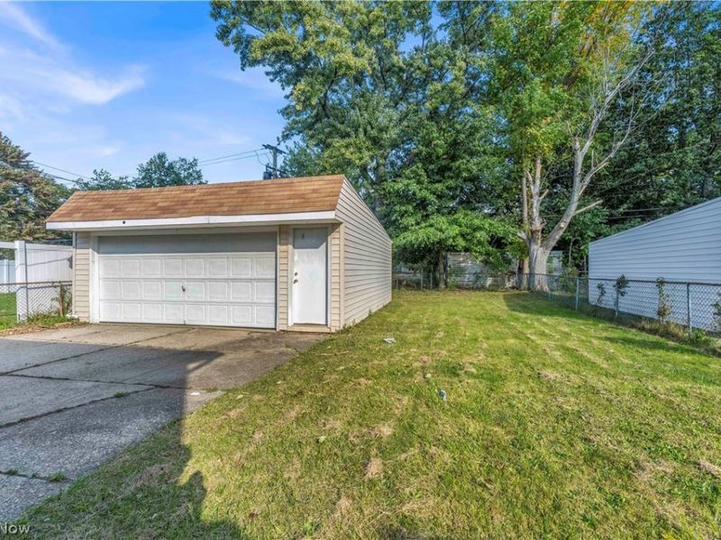 755 E 249th Street , Euclid, OH 44123 Photo 32