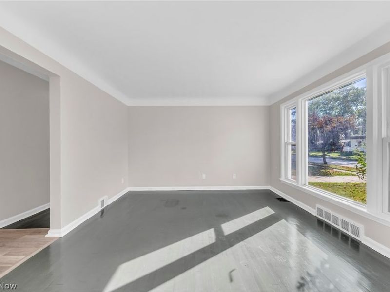 755 E 249th Street , Euclid, OH 44123 Photo 5