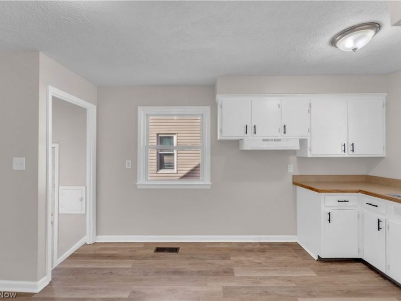 755 E 249th Street , Euclid, OH 44123 Photo 9
