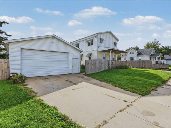 107 24th Avenue SW, Cedar Rapids, IA 52404