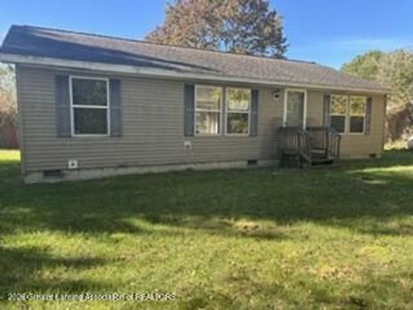 1811 E North , Sumner, MI 48889