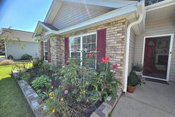 207 Pemberly Boulevard photo 4