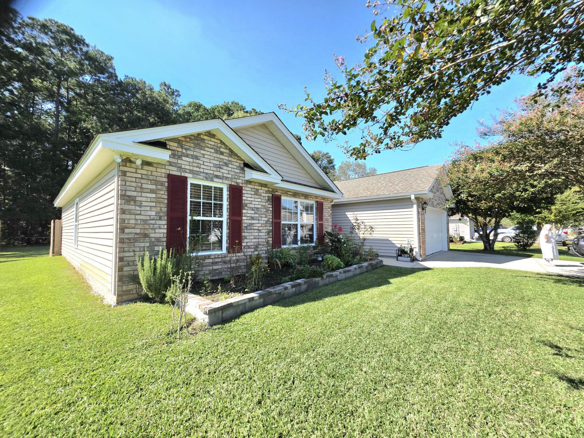 207 Pemberly Boulevard Photo 5