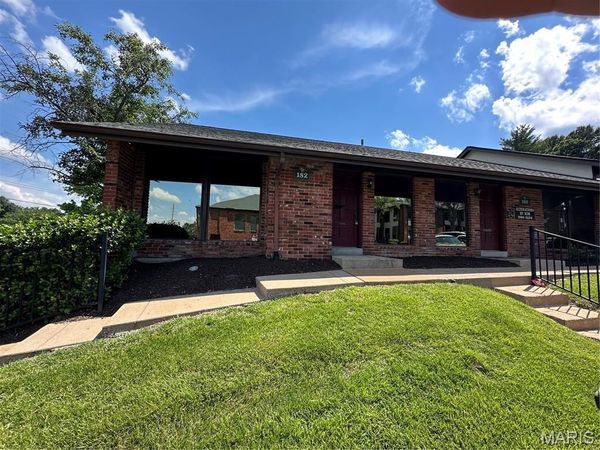 182 Clarkson Executive Park, Ballwin, MO 63011