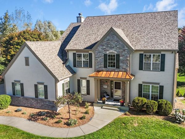 2811 Makou TRAIL, Waukesha, WI 53189