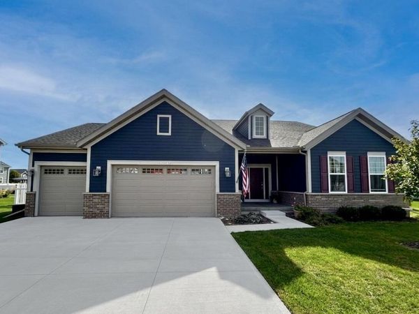 W242N5658 Peppertree DRIVE W, Sussex, WI 53089