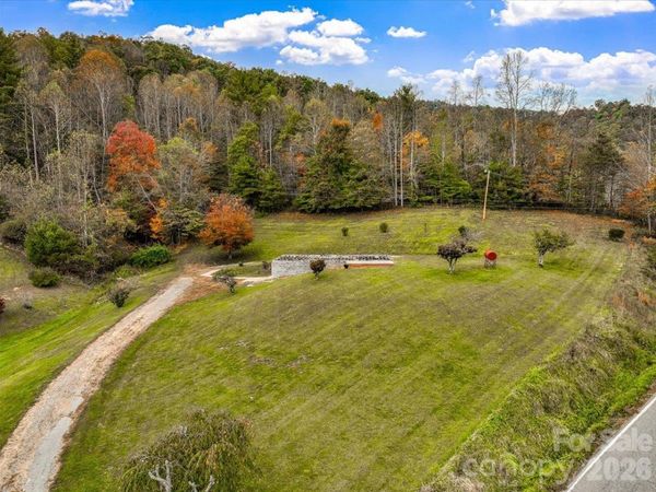 3045 Double Island Road , Green Mountain, NC 28740