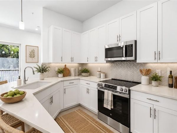 286 Indies DR E, Unit 202, NAPLES, FL 34114