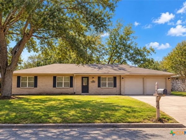 508 Suzanne Street , Edna, TX 77957