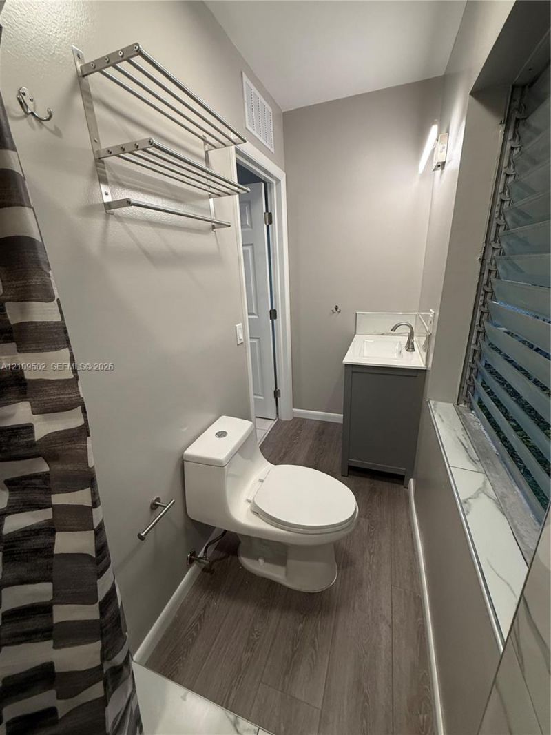 1051 SW 11th Ave , Miami, FL 33130 Photo