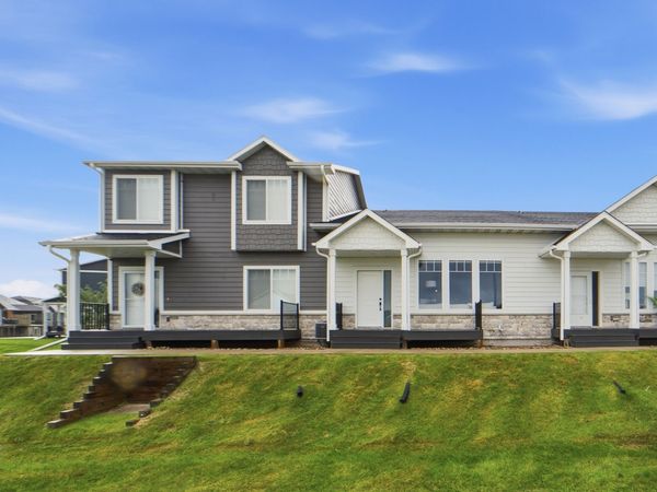9106 Spring Crest Lane, West Des Moines, IA 50266