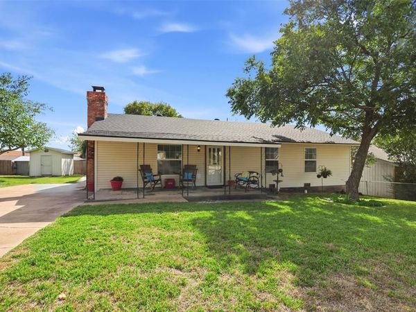 525 W 3rd Street, Kennedale, TX 76060