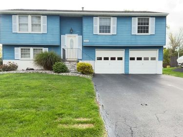 4956 Blacksmith , Liverpool, NY 13088