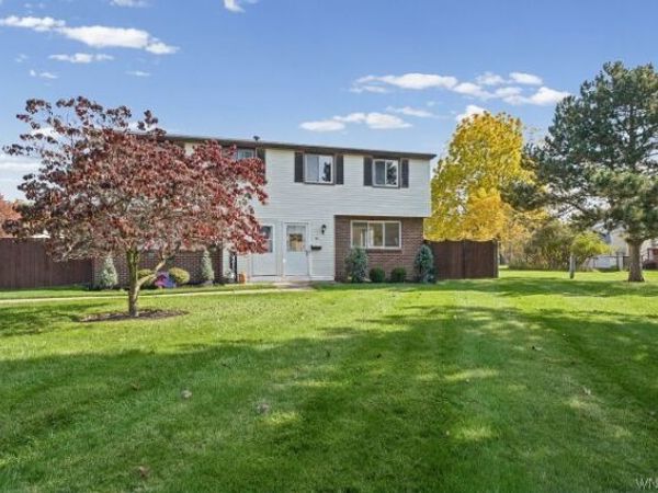 94 Parkview Court , Lancaster, NY 14086