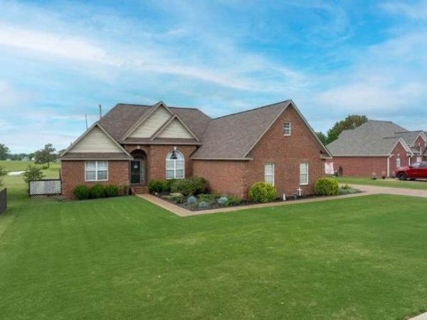 112 Fairway Dr , Covington, TN 38019
