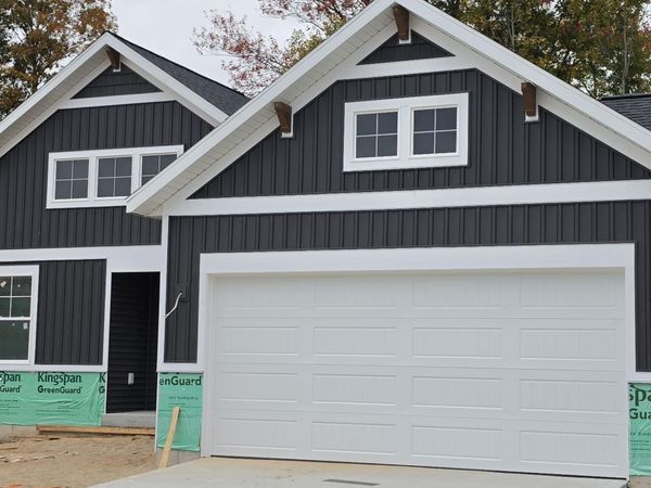 11681 Weatherby Drive SE, Unit 136, Lowell, MI 49331