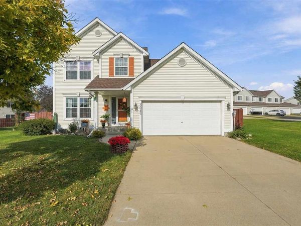 3045 Oxford St, Marion, IA 52302
