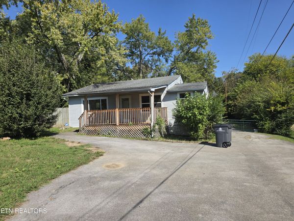 3906 Luwana Lane, Knoxville, TN 37917