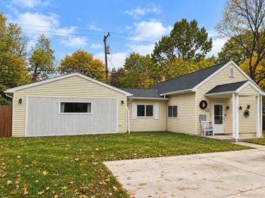 394 S Elm Street , Lapeer, Mi 48446