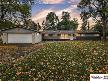 29529 Gilchrest Street, Farmington Hills, Mi 48334
