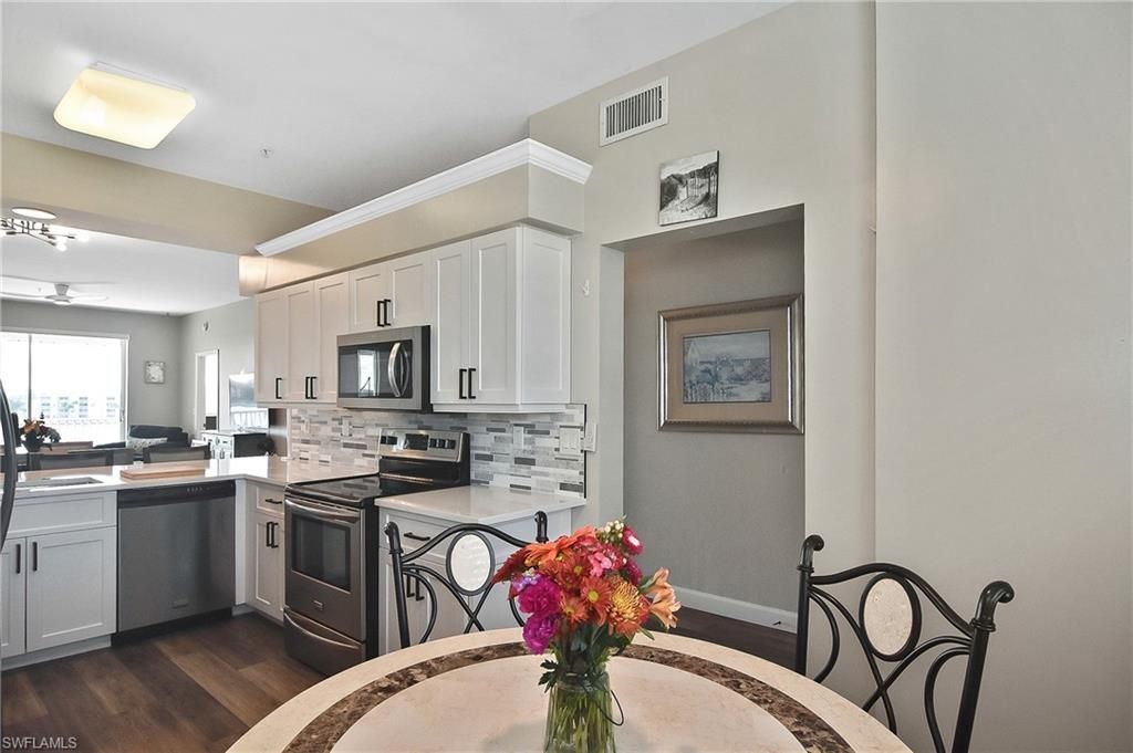 8056 Queen Palm Ln, Unit 643, Fort Myers, FL 33966 Photo