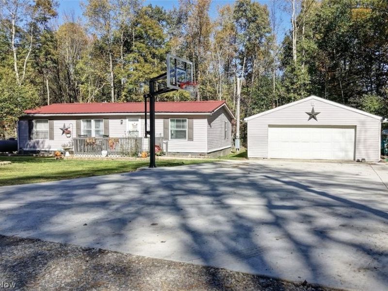 6791 Tracy Rd SE, Uhrichsville, OH 44683 Photo 1