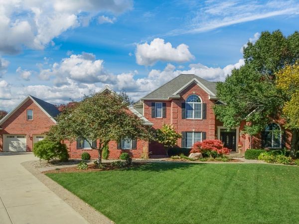 2 Windsong Way , Bloomington, IL 61704