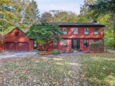 562 W Bloomfield Road , Pittsford, NY 14534