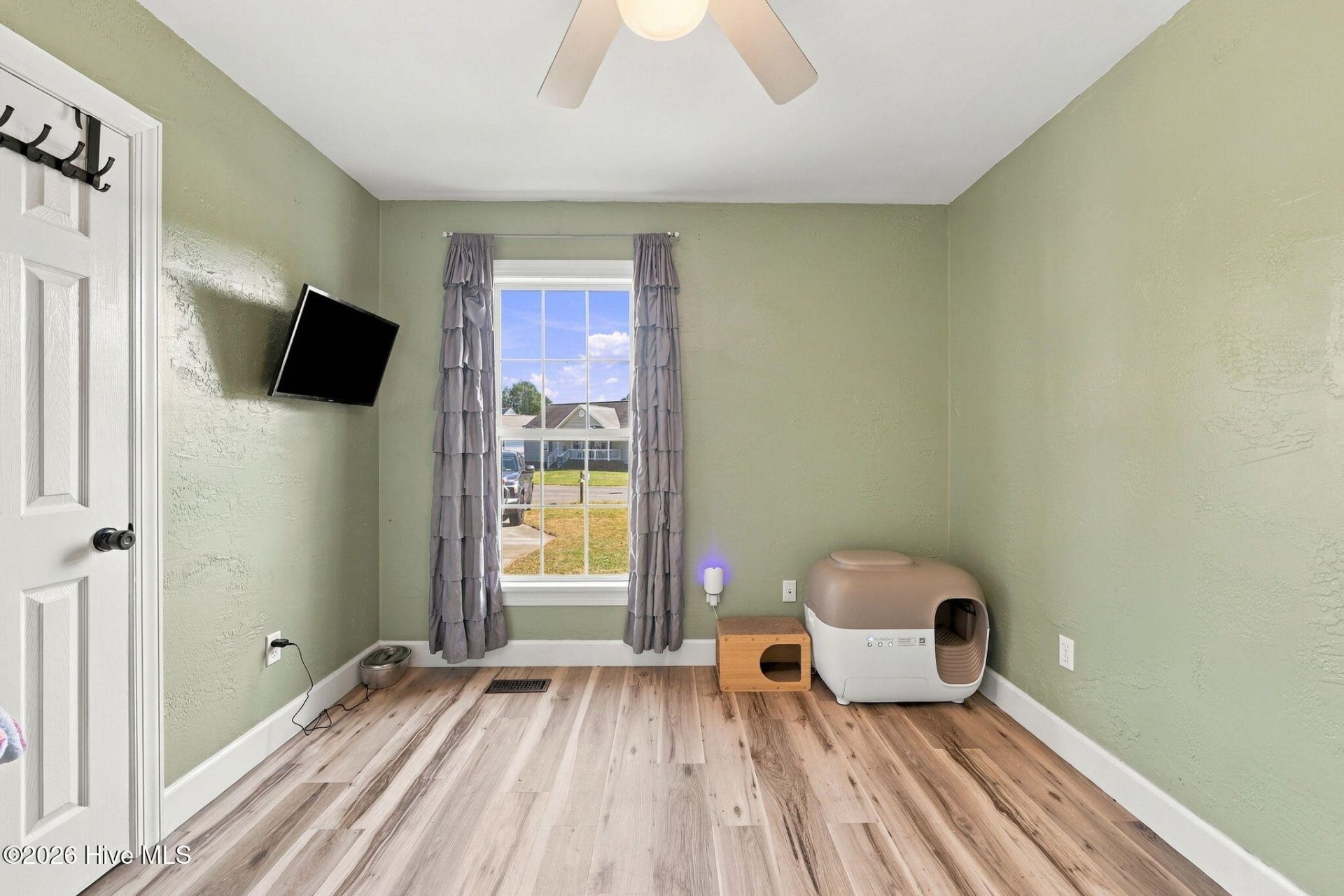 208 John Avenue  Photo 21