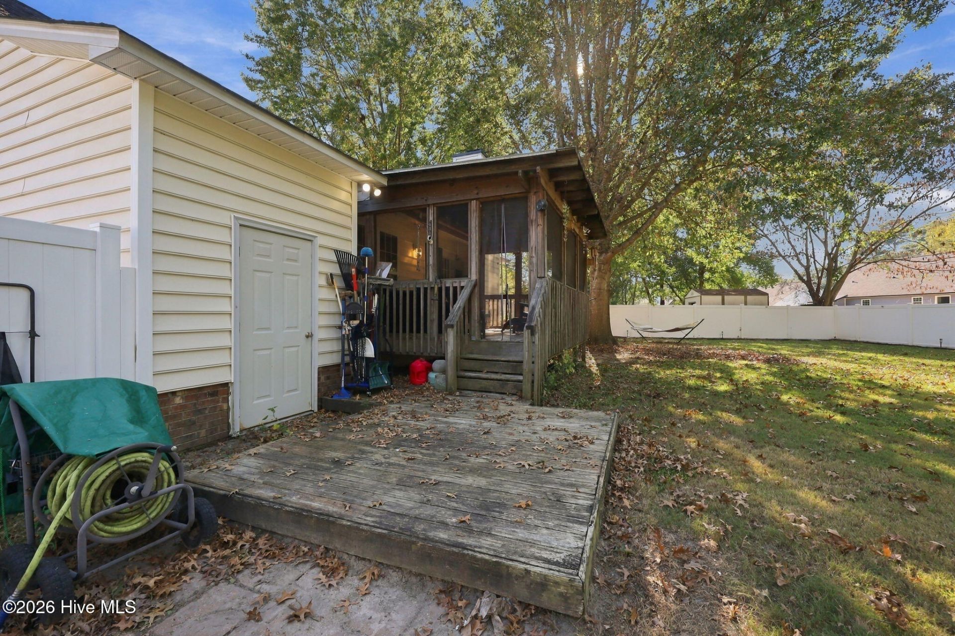 208 John Avenue  Photo 37