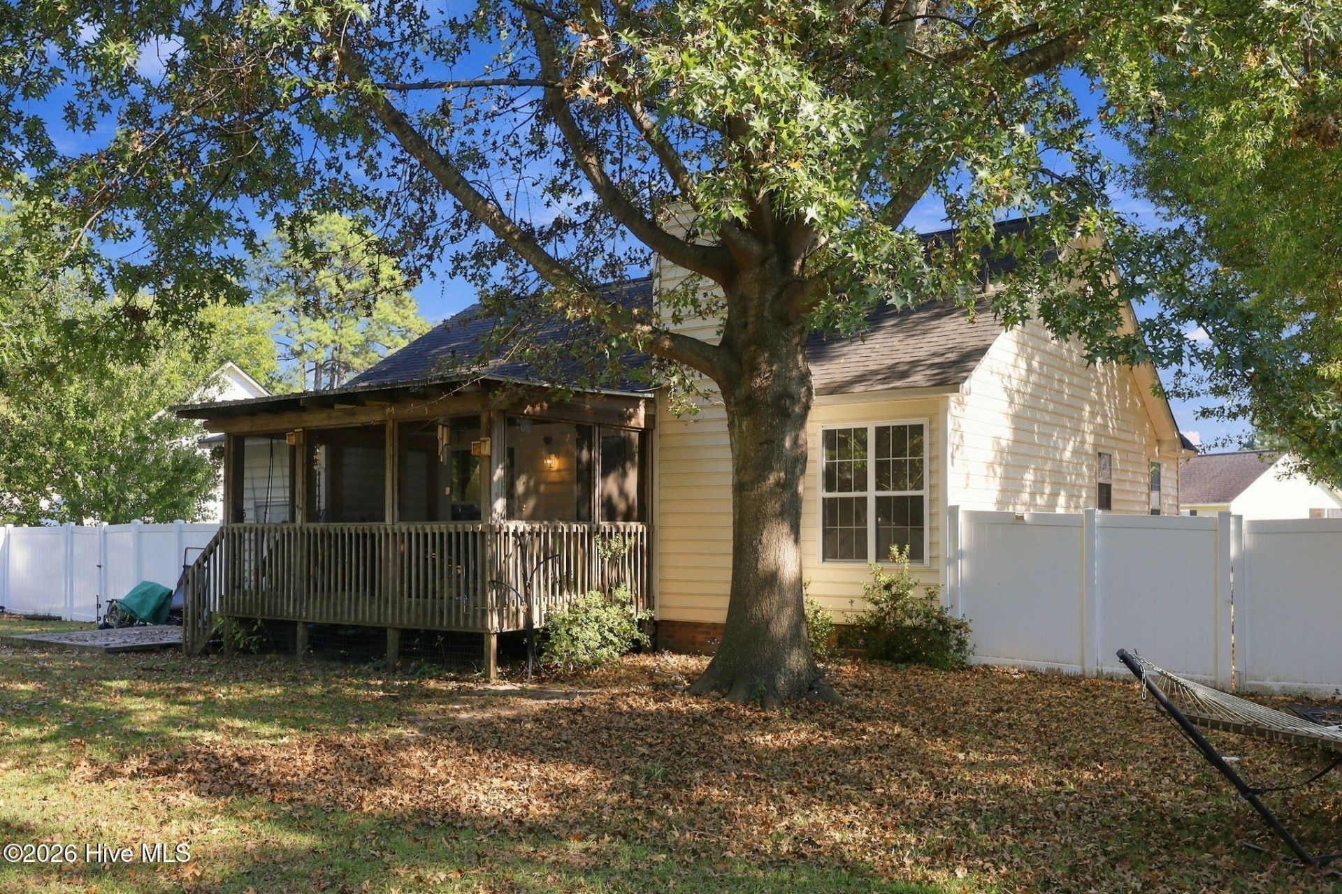 208 John Avenue  Photo 38