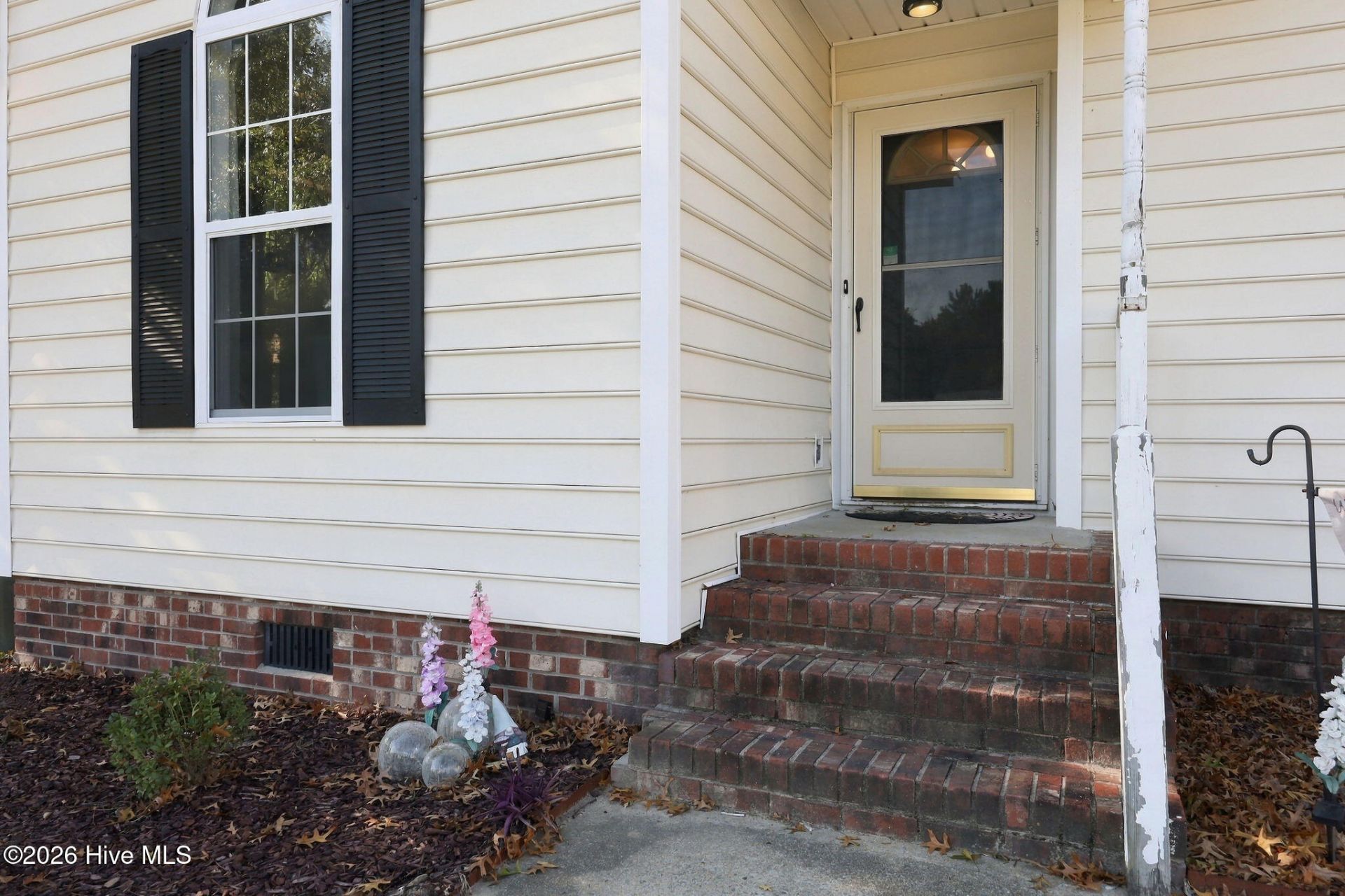 208 John Avenue  Photo 4